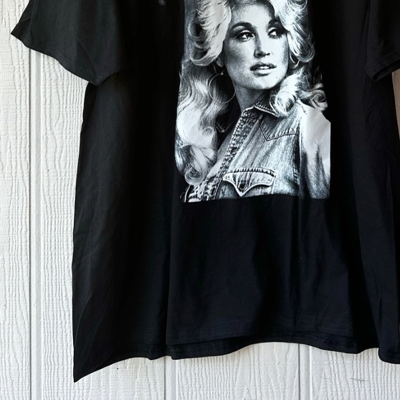 NEW Dolly Parton Plus Size Graphic T-shirt - Picture 6 of 6
